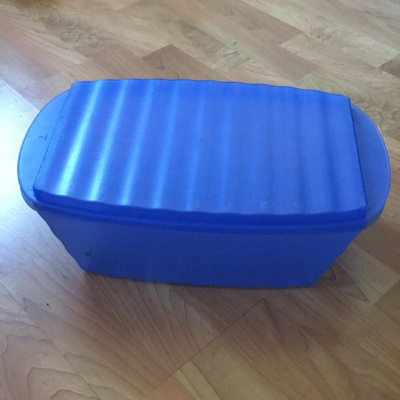 Vintage Tupperware Bread Box - Picture 3 of 3